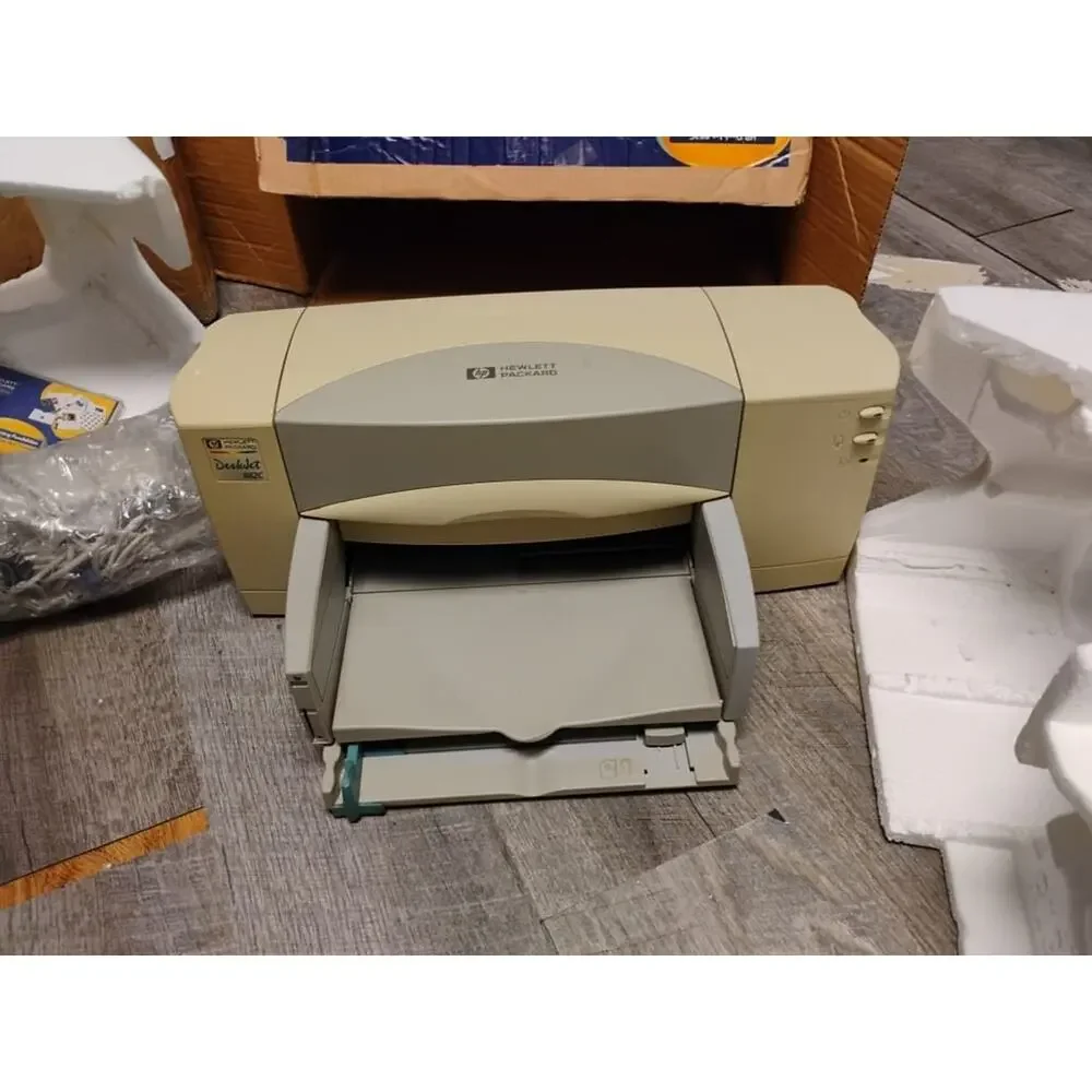 HP Hewlett Packard DeskJet 882C Color Inkjet Printer Vintage C6409B
